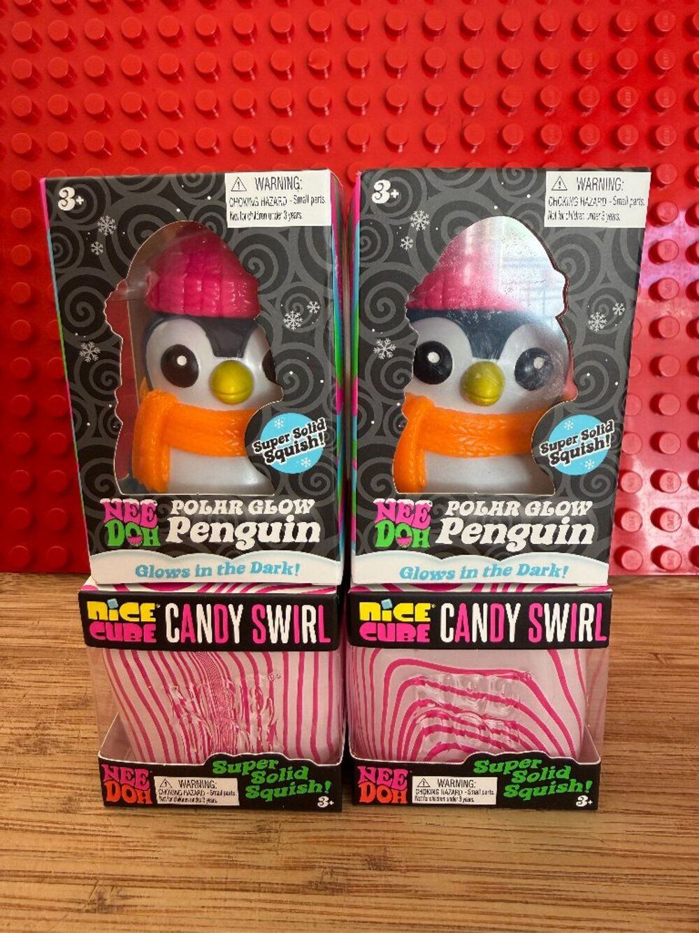 NEW! ❄️ ⛄️ 4 PACK: 2 X PENGUIN & SWIRL ships 🚀 !